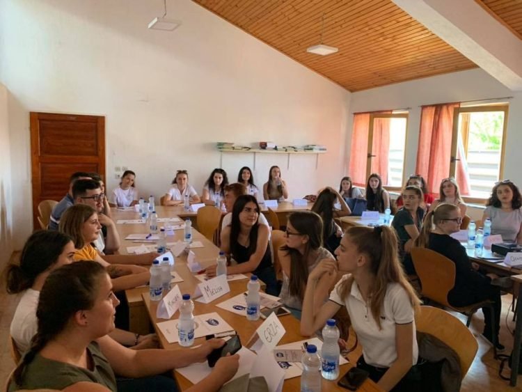 Promovimi i punësimit të të rinjve përmes trajnimeve profesionale, trajnimeve të ndërmarrësisë dhe mentorim