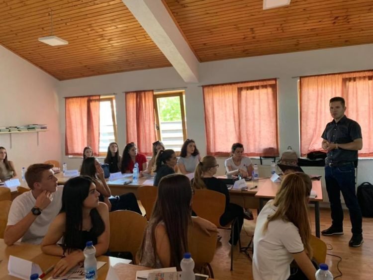 Promovimi i punësimit të të rinjve përmes trajnimeve profesionale, trajnimeve të ndërmarrësisë dhe mentorim