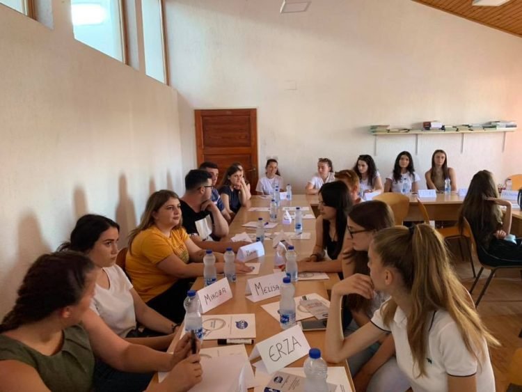 Promovimi i punësimit të të rinjve përmes trajnimeve profesionale, trajnimeve të ndërmarrësisë dhe mentorim