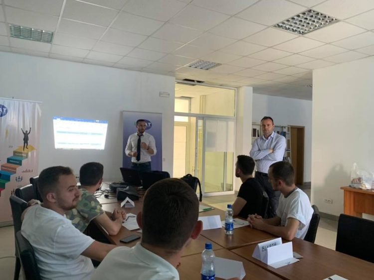 Promovimi i punësimit të të rinjve përmes trajnimeve profesionale, trajnimeve të ndërmarrësisë dhe mentorim