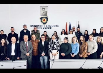 Projekti: “Ngritja e kapaciteteve të të rinjëve përmes trajnimeve profesionale dhe orientimit në karrierë”